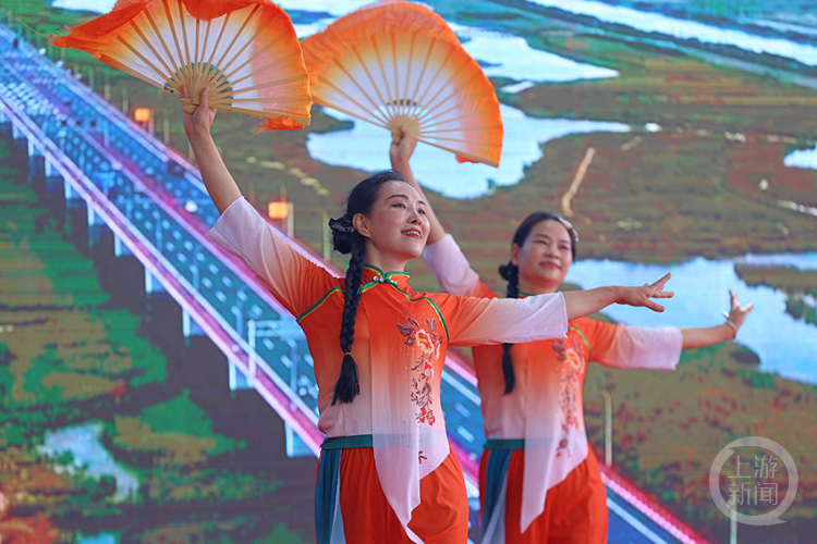 多彩活动庆
